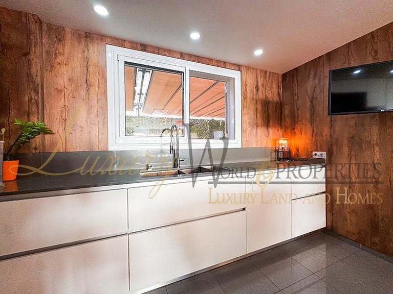 Villa for Sale in Puerto De Santiago, Tenerife, España 10