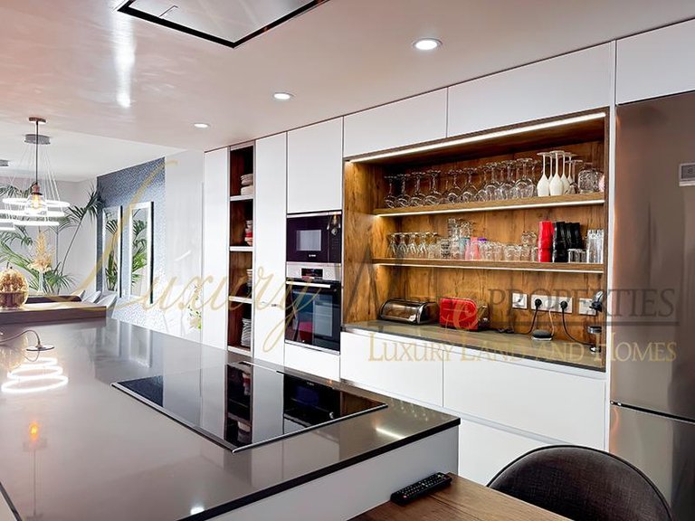 Villa for Sale in Puerto De Santiago, Tenerife, España 8