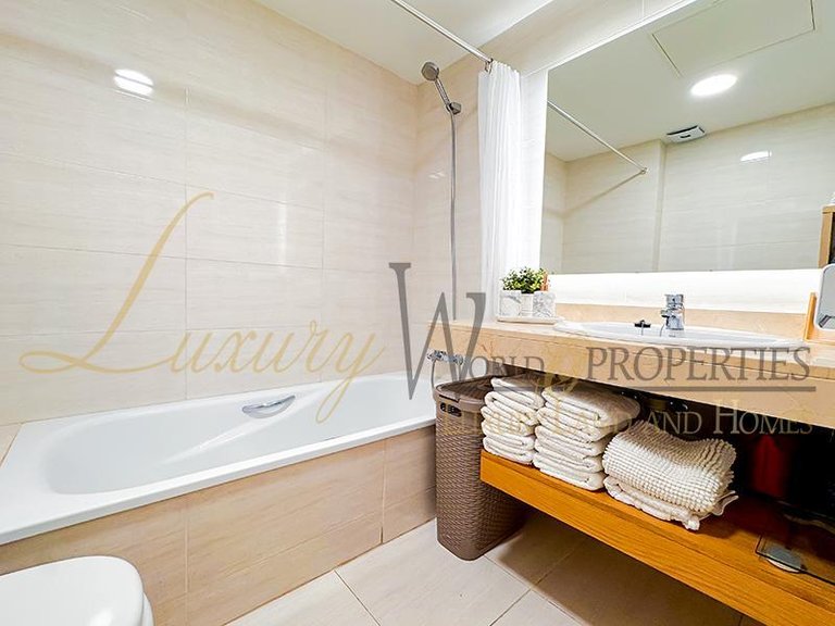 Villa for Sale in Puerto De Santiago, Tenerife, España 46