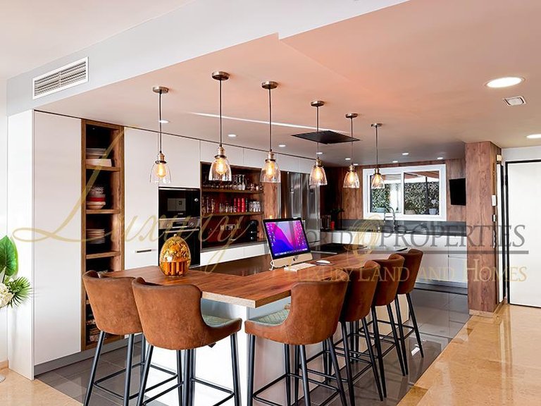 Villa for Sale in Puerto De Santiago, Tenerife, España 5