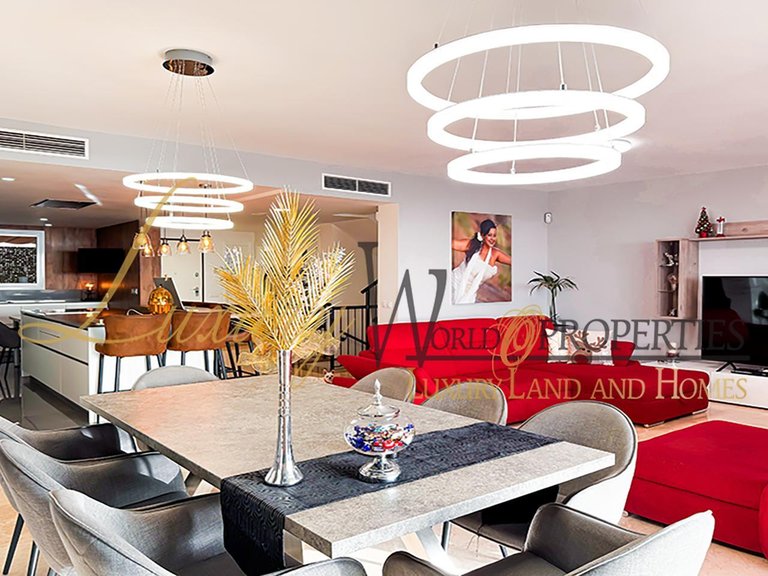 Villa for Sale in Puerto De Santiago, Tenerife, España 1