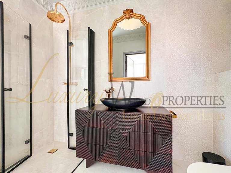 Villa for Sale in Adeje, Tenerife, España 48