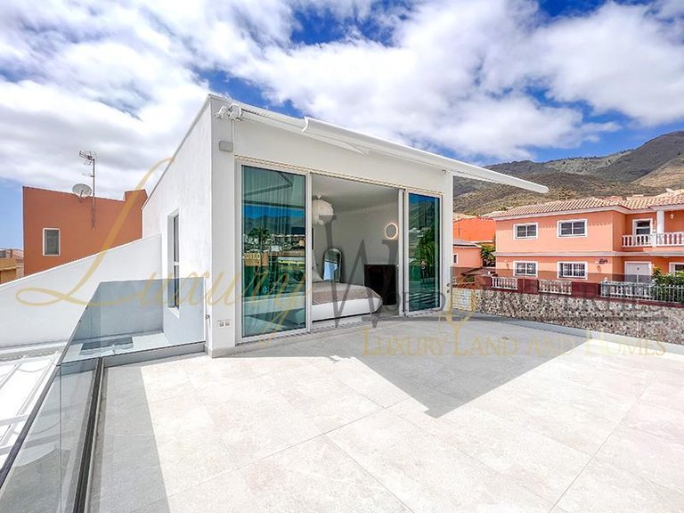Villa for Sale in Adeje, Tenerife, España 44