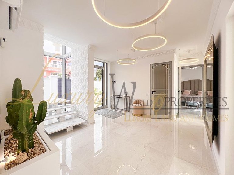 Villa for Sale in Adeje, Tenerife, España 14