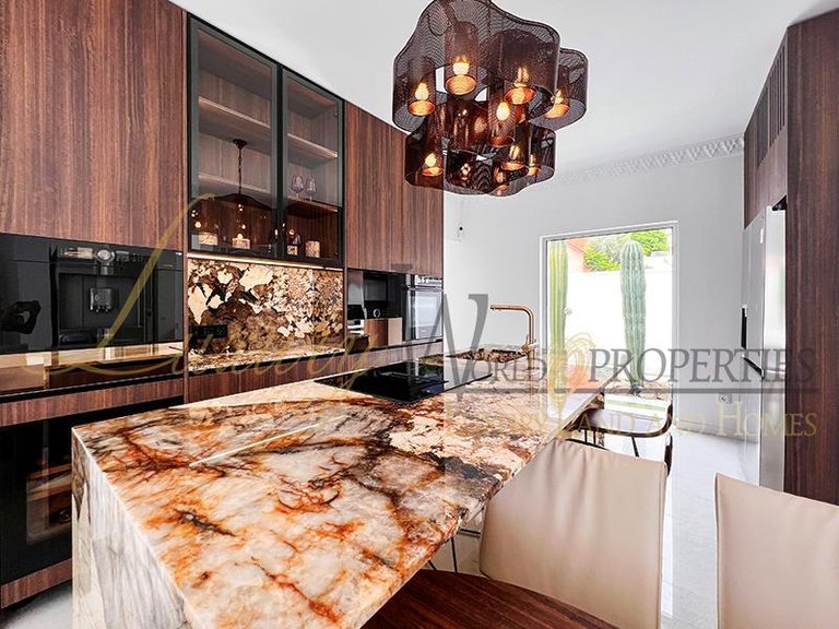 Villa for Sale in Adeje, Tenerife, España 20