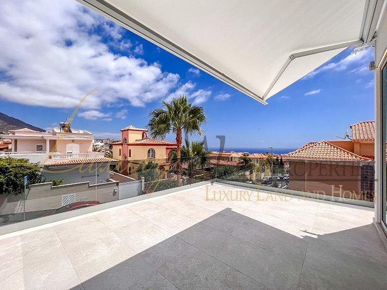 Villa for Sale in Adeje, Tenerife, España 46