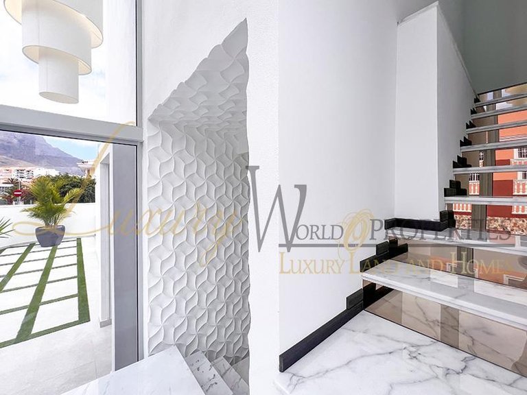 Villa for Sale in Adeje, Tenerife, España 36