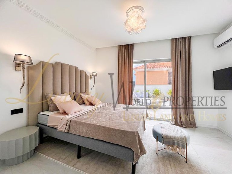 Villa for Sale in Adeje, Tenerife, España 29