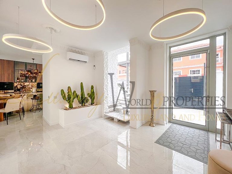 Villa for Sale in Adeje, Tenerife, España 11