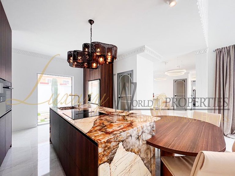 Villa for Sale in Adeje, Tenerife, España 19