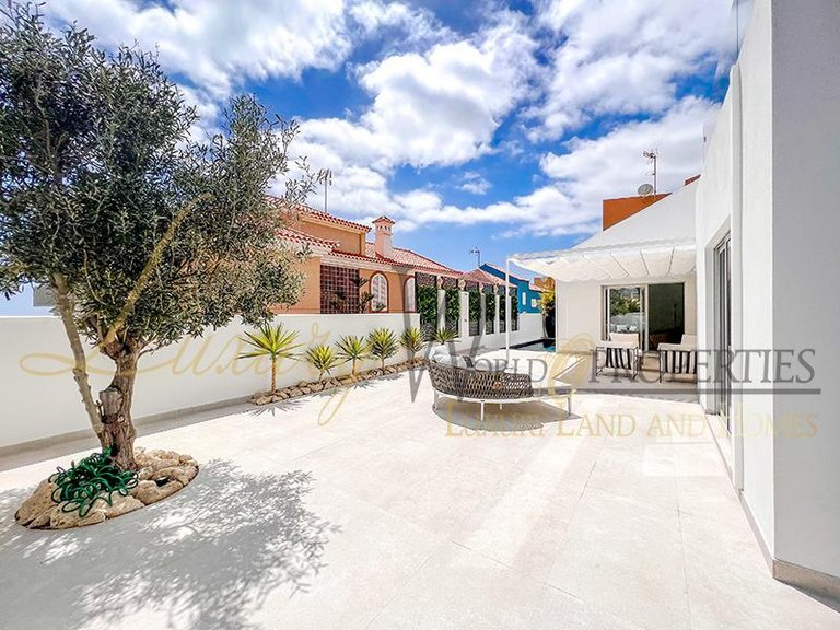 Villa for Sale in Adeje, Tenerife, España 9