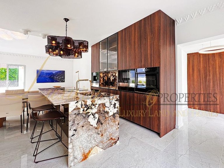 Villa for Sale in Adeje, Tenerife, España 25