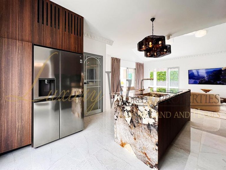 Villa for Sale in Adeje, Tenerife, España 24