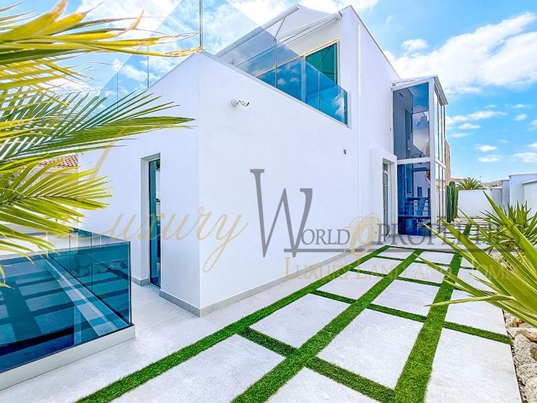 Villa for Sale in Adeje, Tenerife, España 5