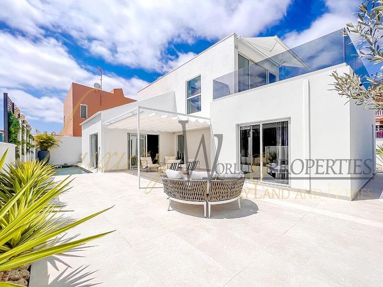 Villa for Sale in Adeje, Tenerife, España 8