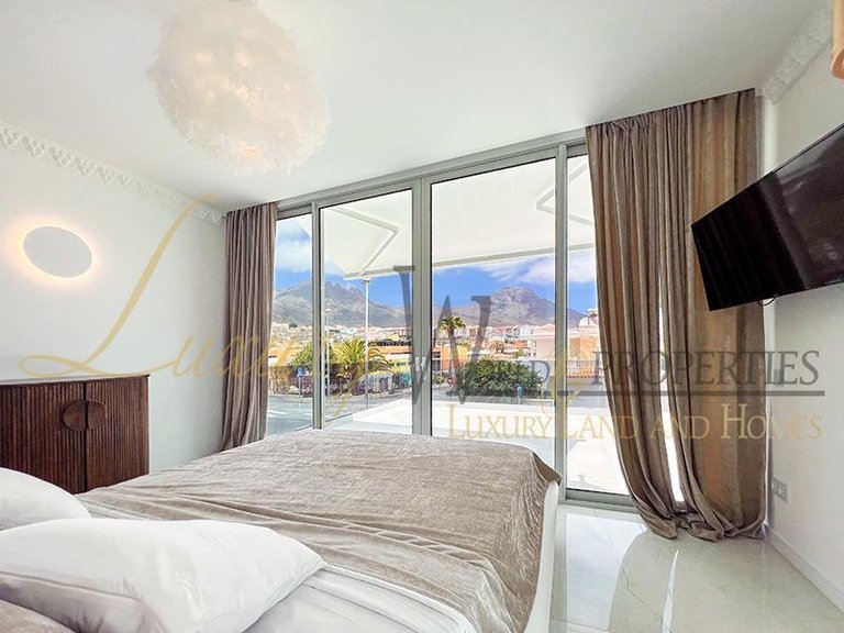 Villa for Sale in Adeje, Tenerife, España 42