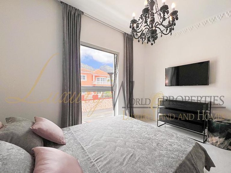 Villa for Sale in Adeje, Tenerife, España 50