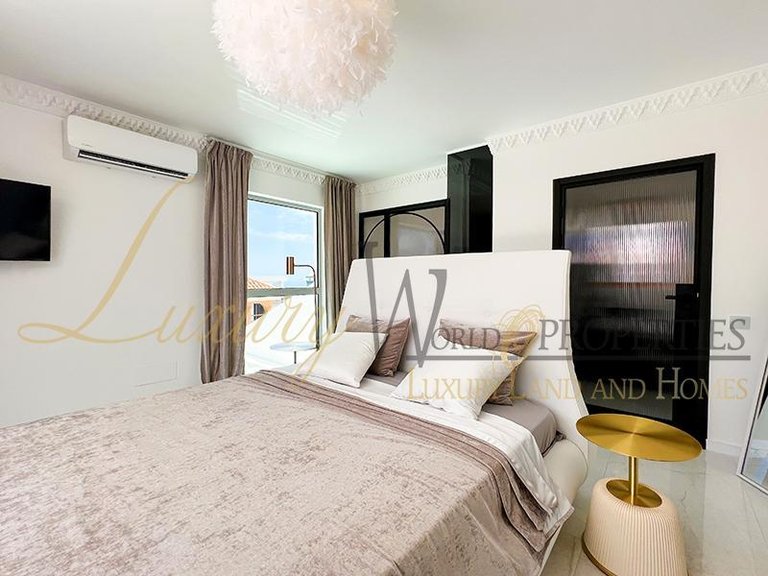 Villa for Sale in Adeje, Tenerife, España 37