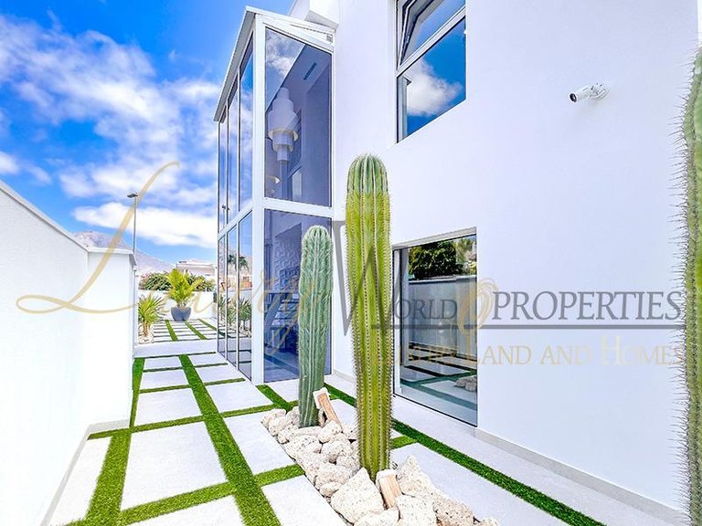Villa for Sale in Adeje, Tenerife, España 6