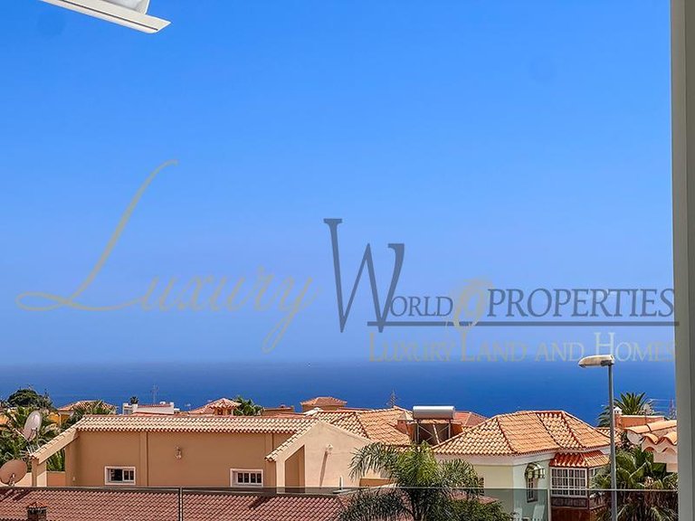 Villa for Sale in Adeje, Tenerife, España 40