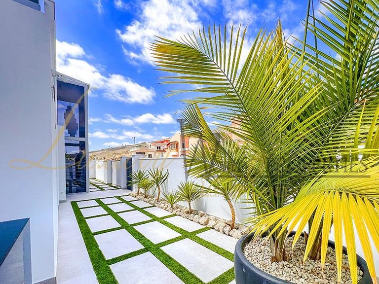 Villa for Sale in Adeje, Tenerife, España 4