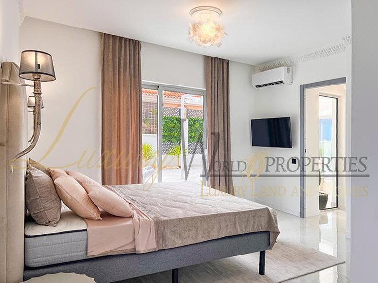 Villa for Sale in Adeje, Tenerife, España 28