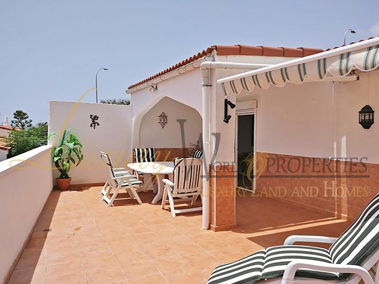 Villa for Sale in Los Cristianos, Tenerife, España 3
