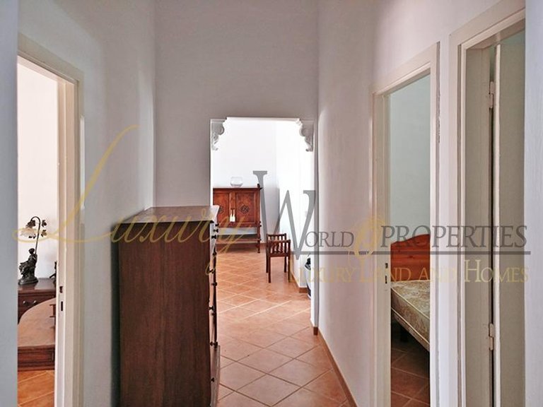 Villa for Sale in Los Cristianos, Tenerife, España 7