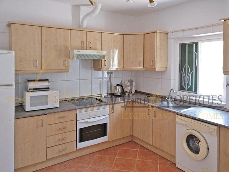 Villa for Sale in Los Cristianos, Tenerife, España 6