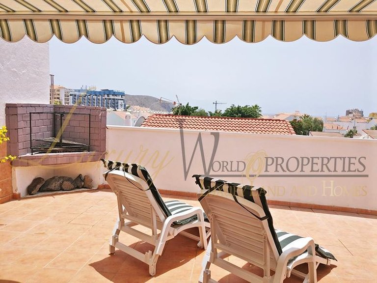 Villa for Sale in Los Cristianos, Tenerife, España 2