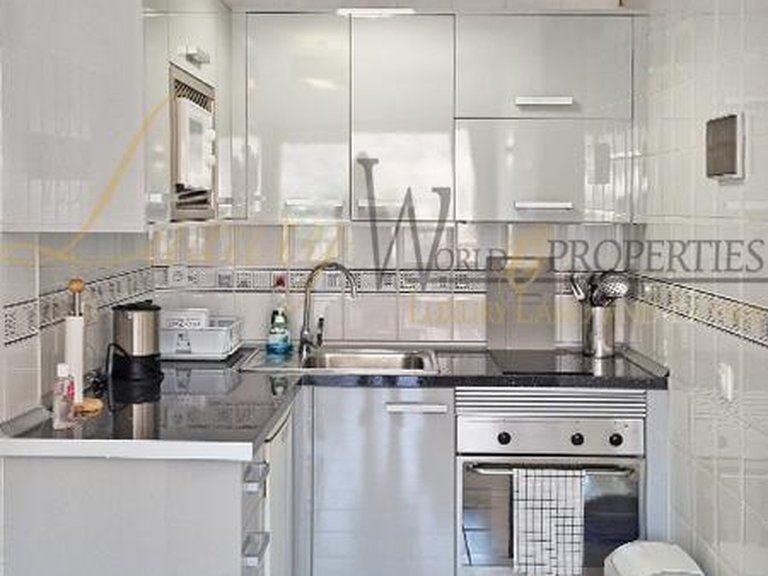 Apartment for Sale in Los Cristianos, Tenerife, España 10