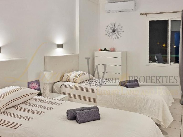 Apartment for Sale in Los Cristianos, Tenerife, España 11