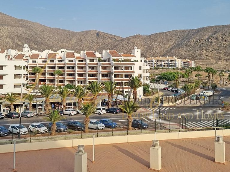 Apartment for Sale in Los Cristianos, Tenerife, España 4