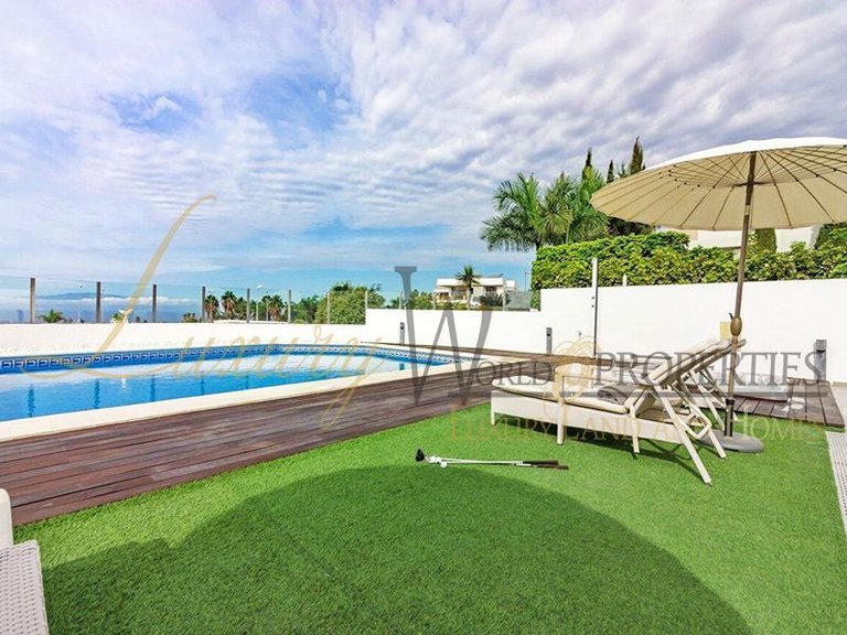 Villa for Sale in Costa Adeje, Tenerife, España 3