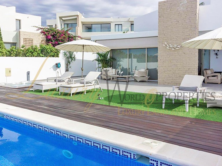 Villa for Sale in Costa Adeje, Tenerife, España 1