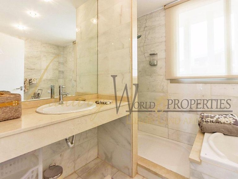 Villa for Sale in Costa Adeje, Tenerife, España 39