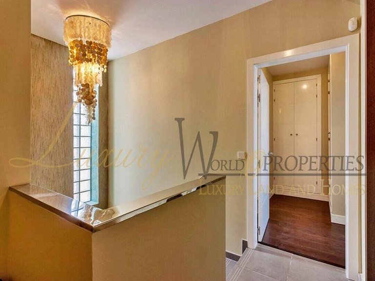 Villa for Sale in Costa Adeje, Tenerife, España 24