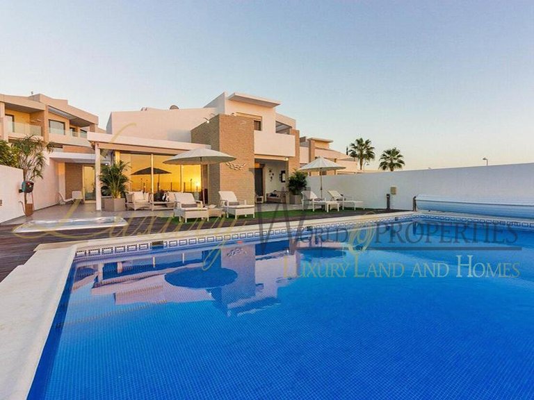 Villa for Sale in Costa Adeje, Tenerife, España 4