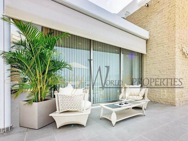 Villa for Sale in Costa Adeje, Tenerife, España 11