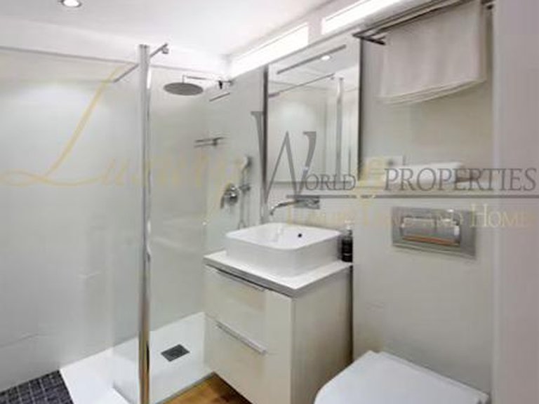 Apartment for Sale in Playa De Las Americas, Tenerife, España 7