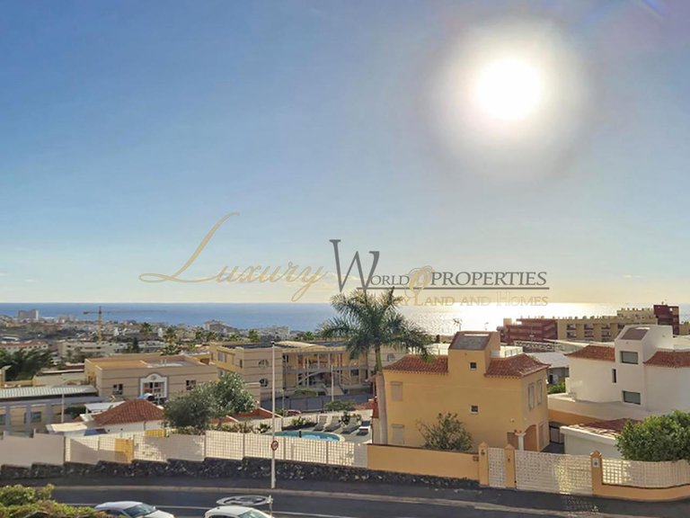 Apartment for Sale in Costa Adeje, Tenerife, España 1