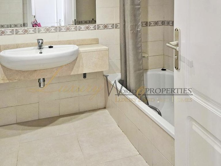 Apartment for Sale in Costa Adeje, Tenerife, España 13