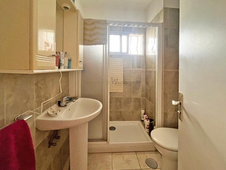 Apartment for Sale in Playa De Las Americas, Tenerife, España 8