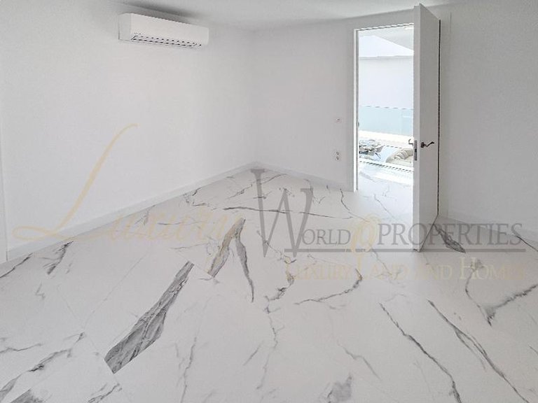 Villa for Sale in Costa Adeje, Tenerife, España 31