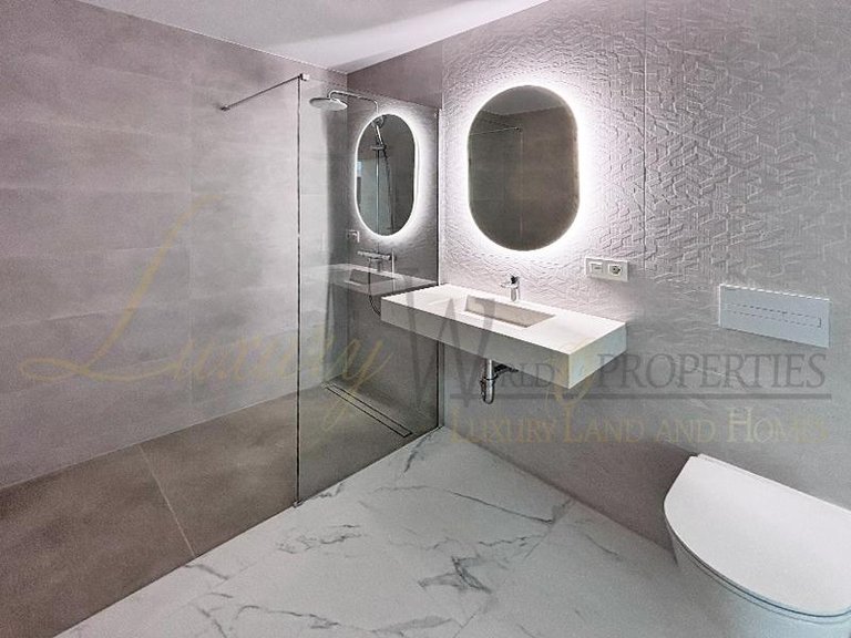 Villa for Sale in Costa Adeje, Tenerife, España 42