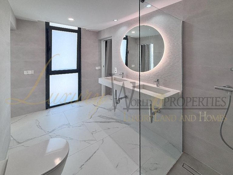 Villa for Sale in Costa Adeje, Tenerife, España 40