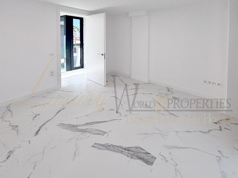 Villa for Sale in Costa Adeje, Tenerife, España 30