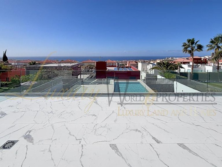 Villa for Sale in Costa Adeje, Tenerife, España 21