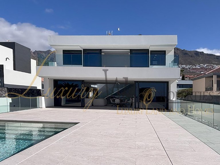 Villa for Sale in Costa Adeje, Tenerife, España 2
