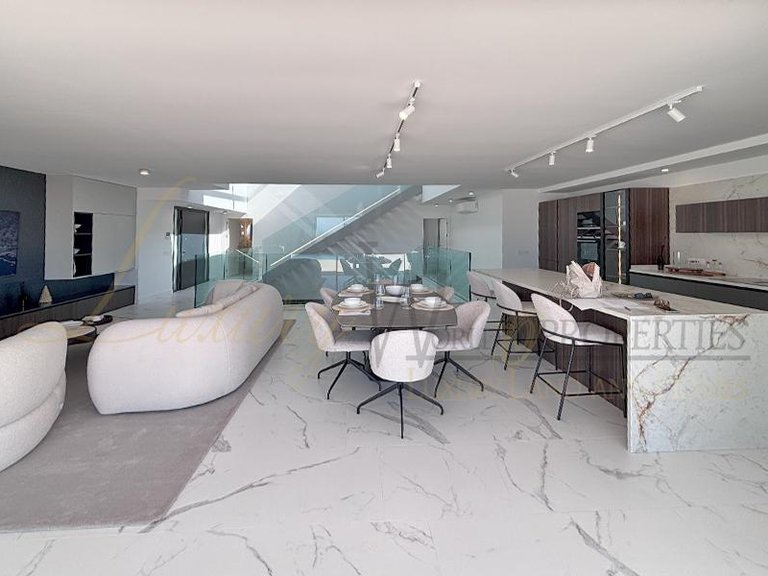 Villa for Sale in Costa Adeje, Tenerife, España 1